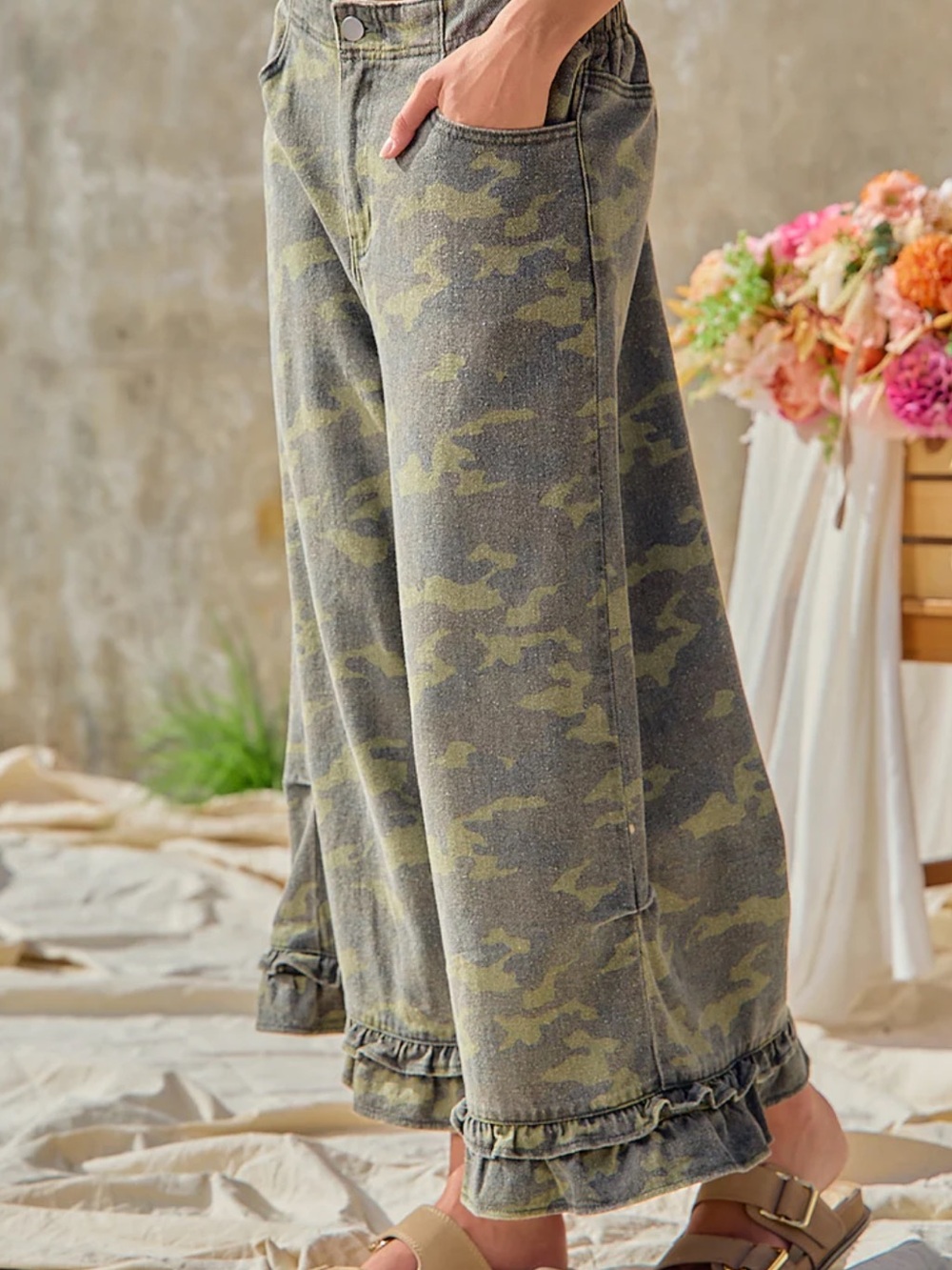 💕Arrives June! Bibi Cropped Camo Ruffle Hem Pants - Picture 9 of 10